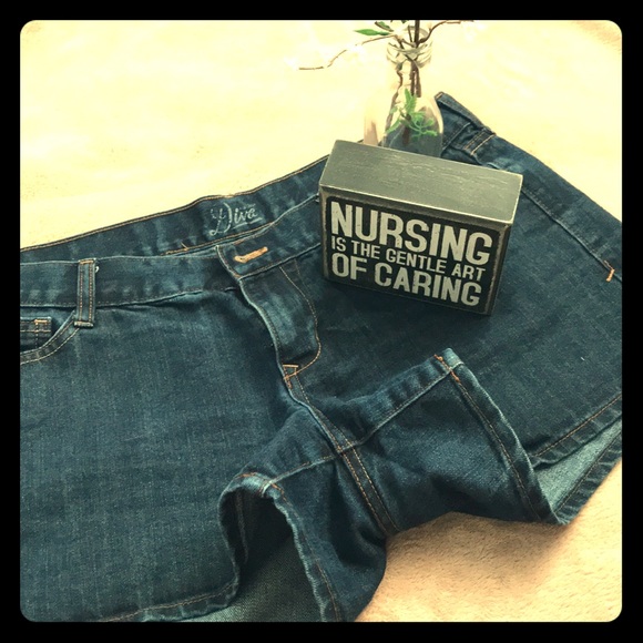 Old Navy Pants - Old Navy “Diva” Jean shorts.